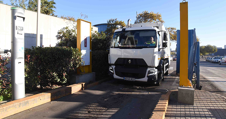 La planta de residuos de Mataró reduce un 73% el tiempo de entrada de camiones con un sistema automatizado de control de acceso