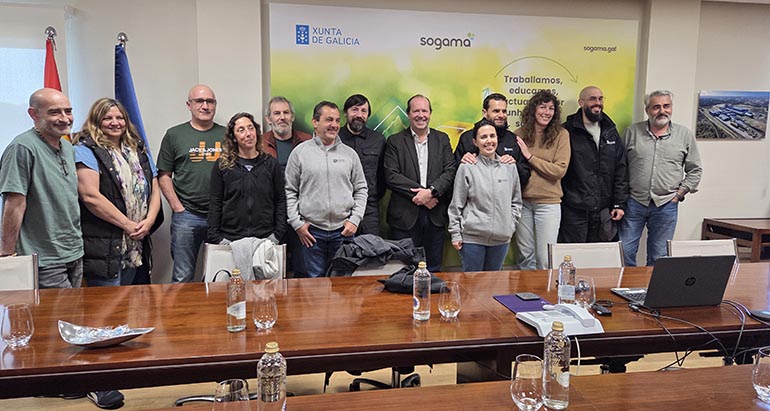 Sogama muestra su hoja de ruta 2025-2030 a técnicos de residuos de Pontevedra en el complejo de Cerceda