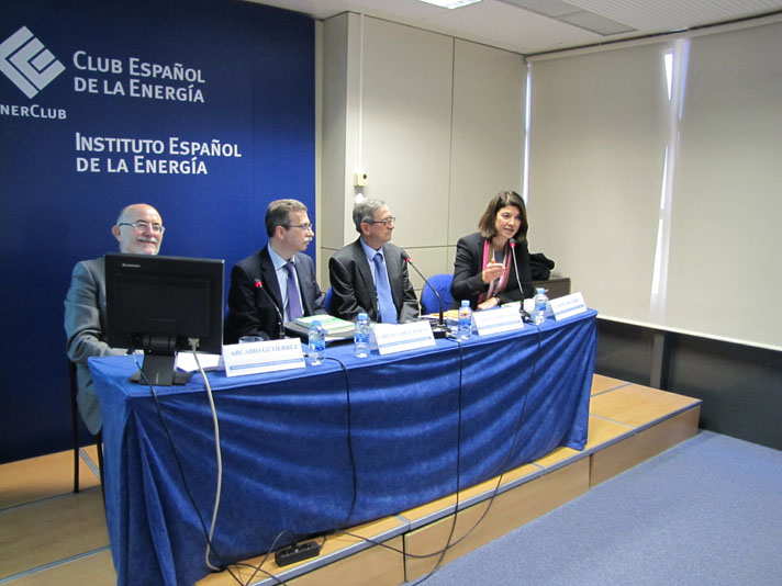 Un momento de la presentación del libro en el Club Español de la Energía