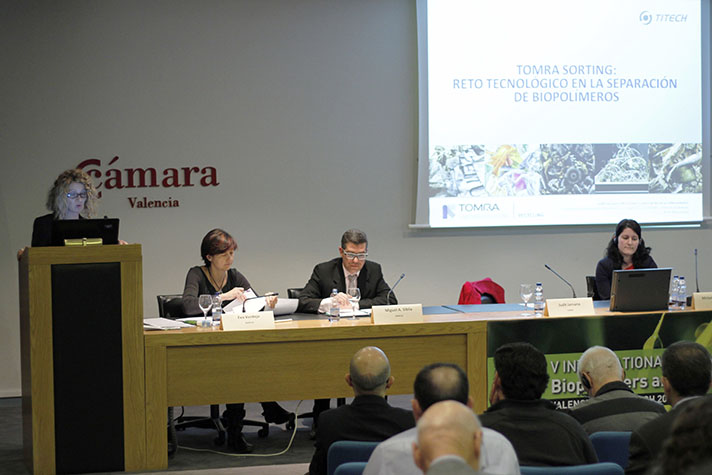 Judit Jansana, Jefe Técnico Comercial de Iberia y Latinoamérica de Tomra Sorting, durante su intervención