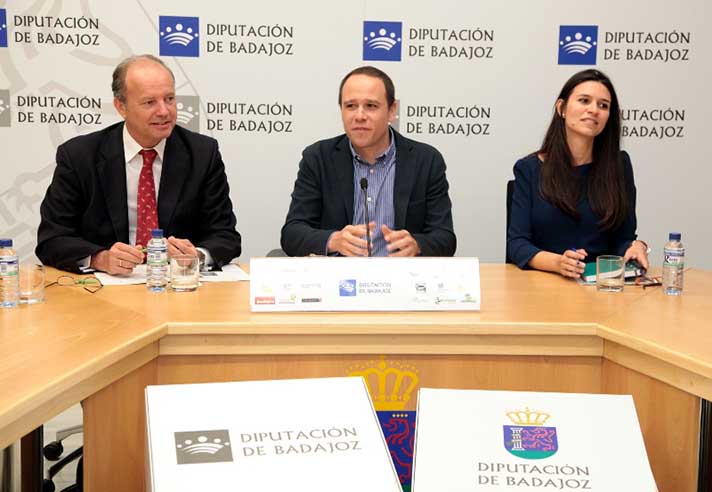 De izquierda a derecha, Juan Alonso de Velasco, gerente de Marketing de Ecoembes; Álvaro Jiménez, gerente de Promedio; y Nieves Seijo Ramos, responsable del servicio de recogida de RSU de Promedio