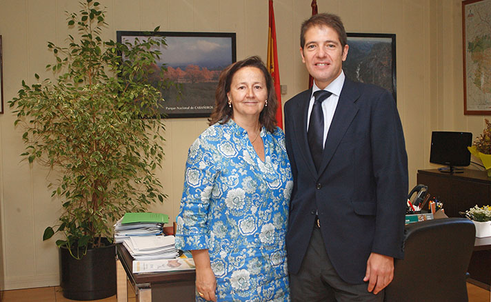 Matilde Basarán, directora general de Calidad e Impacto Ambiental de la Junta de Castilla-La Mancha, y Óscar Martín, consejero delegado de Ecoembes