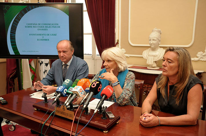 Un momento de la presentación celebrada en el Ayuntamiento de Cádiz