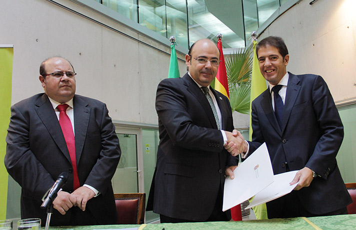 Sebastián Pérez, presidente de la Diputación Provincial de Granada, y Óscar Martín, consejero delegado de Ecoembes