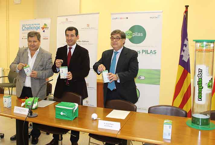 El presidente de Ecopilas y consejero delegado de Recyclia, José Pérez, y el director de la Challenge, Manuel Hernández