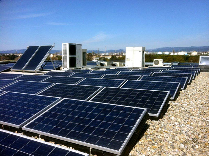 La energía renovable producida por los paneles solares podría cubrir el consumo energético de 8 familias españolas