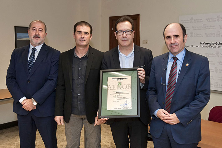 De izqda. a dcha., Emilio Flamarique, Director de AENOR en Navarra; Jose Antonio Mariezkurrena, Presidente de Transbidasoa; Miguel Echezarreta, Director General de Transbidasoa, y Manu Ayerdi, Vicepresidente de Desarrollo Económico del Gobierno de Navarra