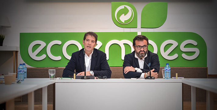 De izquierda a derecha, Óscar Martín, Director General de Ecoembes, e Ignacio González, presidente