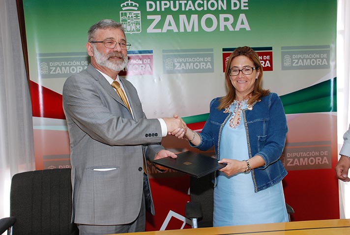 La presidenta de la Diputación Provincial de Zamora, Mayte Martín Pozo, y el representante de European Recycling Platform España (ERP), Matias Rodrigues