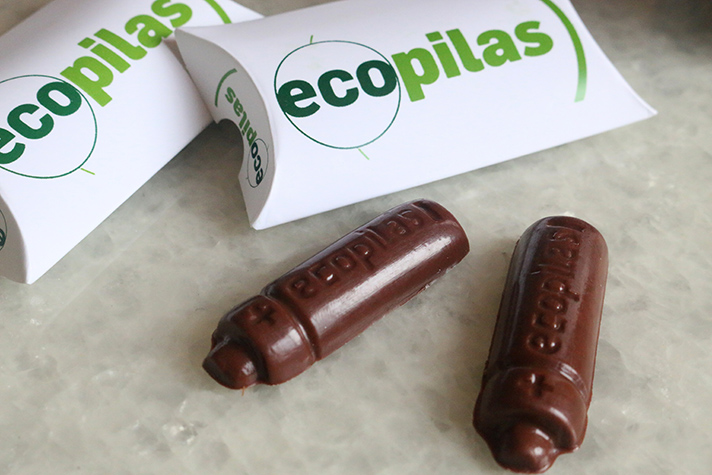 Ecopilas enseña a reciclar pilas con chocolate