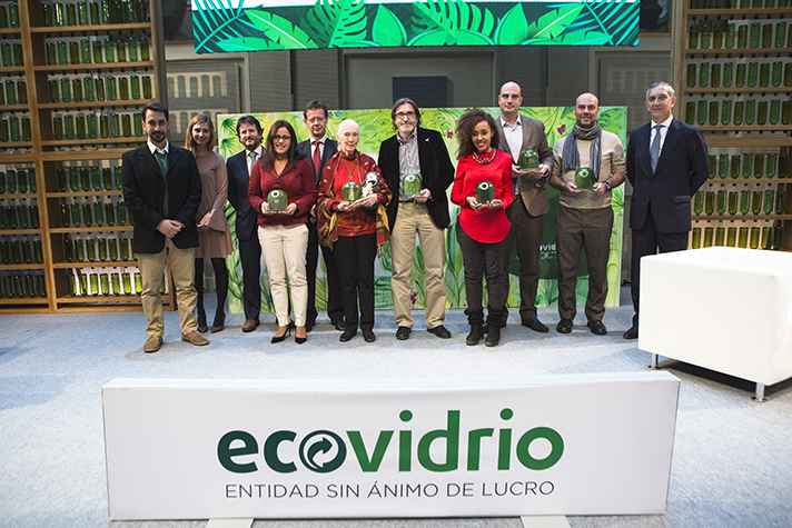 Todos los premiados en una foto de grupo al finalizar el acto