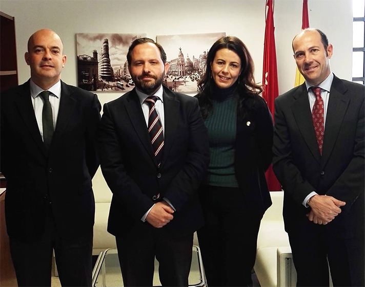 De izquierda a derecha: Iñaki Zaldúa (Presidente de ASEGRE), Diego Sanjuanbenito (Director General de Medio Ambiente), Amelia Martínez Sierra (Presidenta de la Agrupación Territorial de Madrid de ASEGRE) y Luis Palomino (Secretario General de ASEGRE)