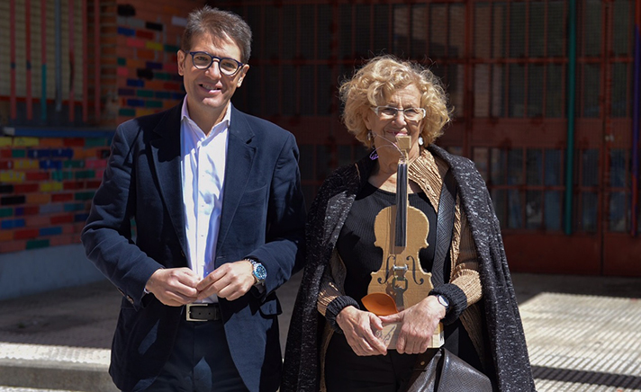 Óscar Martín, consejero delegado de Ecoembes, y Manuela Carmena, alcaldesa de Madrid