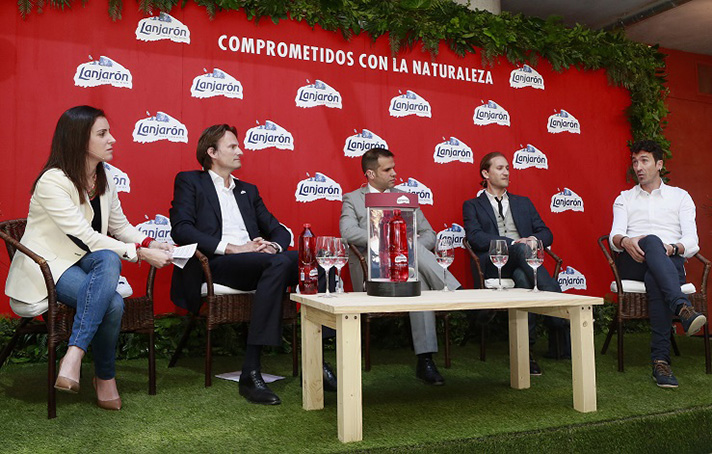 La iniciativa ha sido presentada en un acto que ha contado con la presencia de Jorge Serrano,  gerente de Empresas y Ecodiseño de Ecoembes; Christian Stammkoetter, director general de Aguas Danone; Raúl García, responsable de Innovación de Inedit, y el co