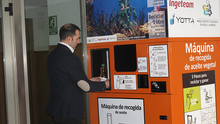 Ingeteam instaló en febrero una máquina de recogida de aceite doméstico en su planta de Albacete, participando así en una campaña de sensibilización y reciclaje de aceite