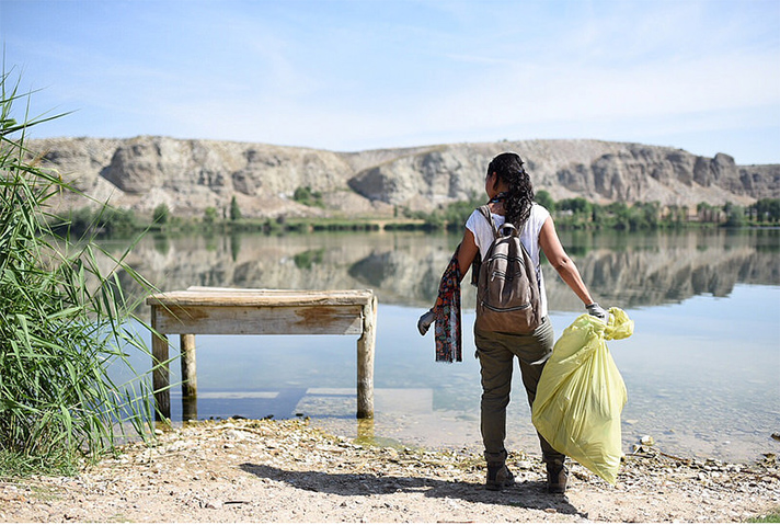 El objetivo de estas actuaciones es lograr un mayor conocimiento de las causas y efectos que tiene el littering sobre los entornos naturales terrestres