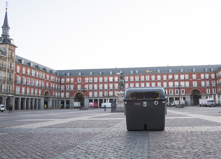 Hay dos contenedores en la Plaza Mayor y uno en la zona de Cuchilleros