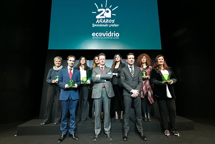 Foto de familia de los ganadores de la XVIII edición de los Premios Periodísticos Ecovidrio