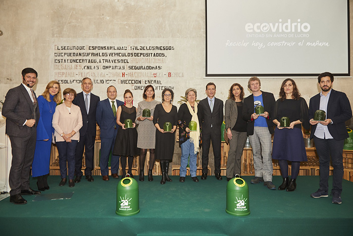 Foto de familia de los ganadores de los XIX Premios Ecovidrio