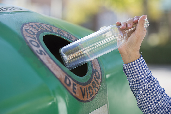 El reciclaje de envases de vidrio es un elemento clave para evitar la sobreexplotación de los recursos y luchar contra el cambio climático