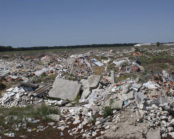 El vertido ilegal de desechos ha sido durante años una grave preocupación ambiental de la mayoría de los países del mundo