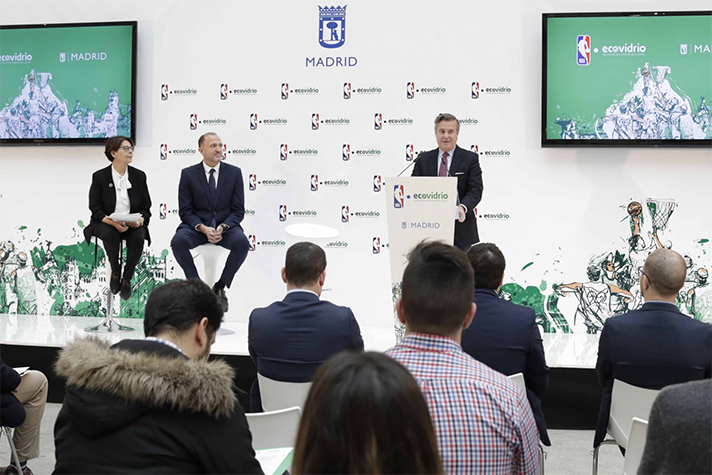 Presentación de la campaña “Sé el jugador más valioso del reciclaje” para promover el reciclaje de vidrio en la ciudad