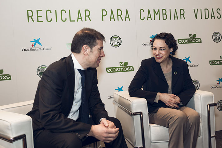 Magdalena Valerio, Ministra de Trabajo, Migraciones y Seguridad Social, y Oscar Martín, consejero delegado de Ecoembes 