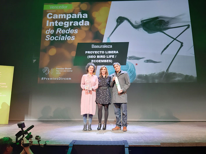 La campaña para concienciar sobre el abandono de residuos en entornos naturales del proyecto LIBERA, de SEO/BirdLife en alianza con Ecoembes, premiado en redes sociales