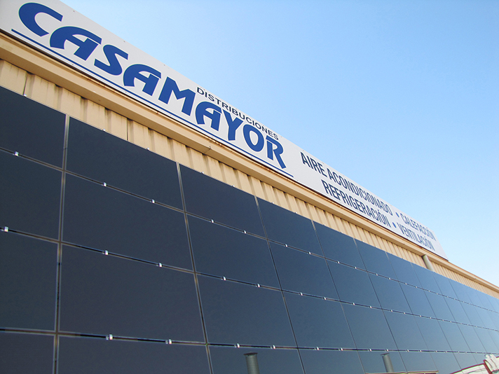 La compañía de distribución apuesta por la energía fotovoltaica como nueva línea de negocio