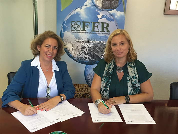 Alicia García-Franco, directora general de FER, y Susana Lozano, directora de Formación de AENOR