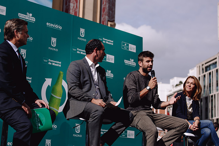 A la presentación acudieron Albert Costa, director de las finales de la Davis Cup; Gerard Piqué, presidente de Kosmos Tennis; Nieves Rey, directora de Comunicación y Marketing de Ecoembes y Borja Martiarena, director de Marketing de Ecovidrio