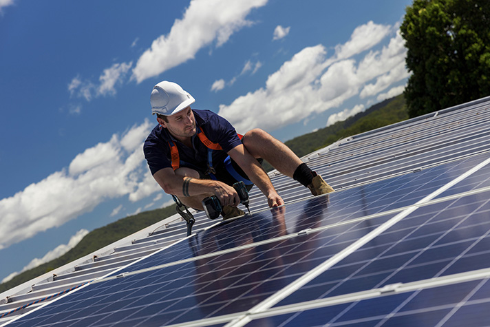UNEF elabora un plan de reactivación del sector fotovoltaico para contribuir a la recuperación económica de España 