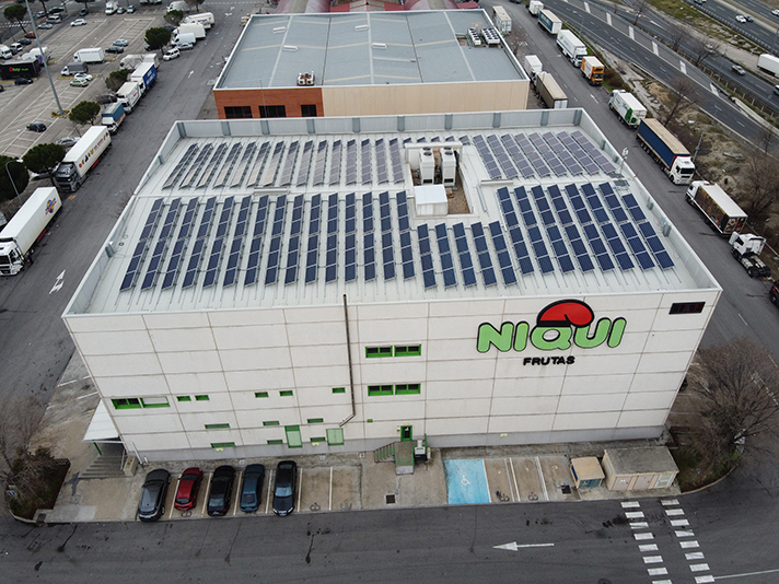 La potencia de esta instalación es de 99 kWp