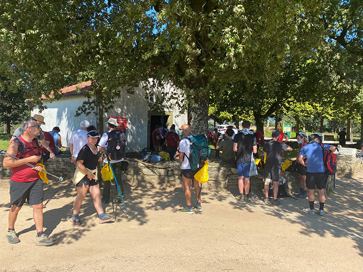 Los voluntarios han estado recogiendo todos los residuos que se han encontrado a su paso