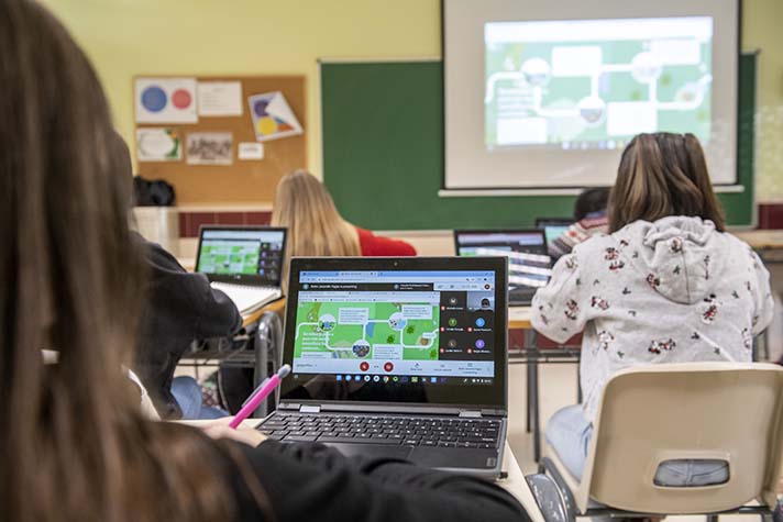 Como novedad este curso 2021/22 incorpora ‘Microplásticos’ para bachillerato con el objetivo de aportar a los alumnos formación adaptada a su nivel de aprendizaje