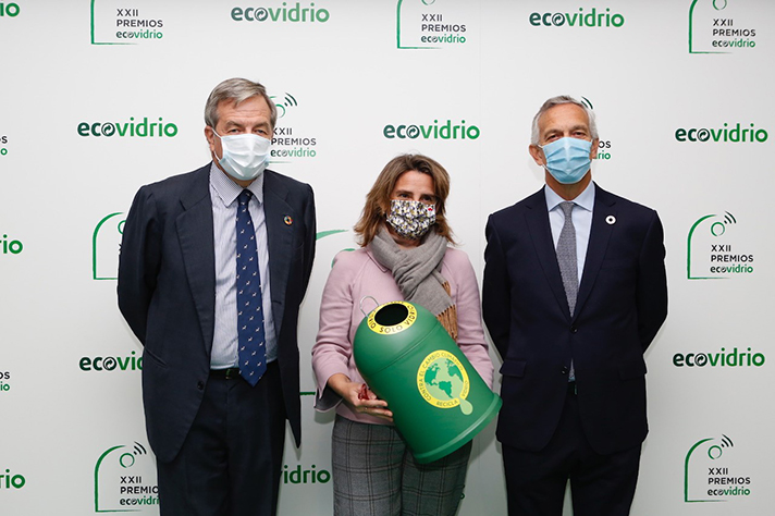 Teresa Ribera, vicepresidenta tercera y ministra para la Transición Ecológica y el Reto Demográfico, entregó el premio ‘Personalidad Ambiental’ de Ecovidrio al Dr. Bruno Oberle