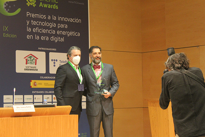 El CEO y Consejero Delegado de Grupo Neoelectra, Antonio Cortés Ruiz, ha recibido el premio enerTIC en la categoría de directivos