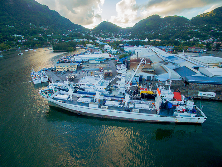 Junto a la flota francesa y una empresa local, sentará las bases de la industria de gestión de estos residuos en este archipiélago altamente dependiente de la pesca