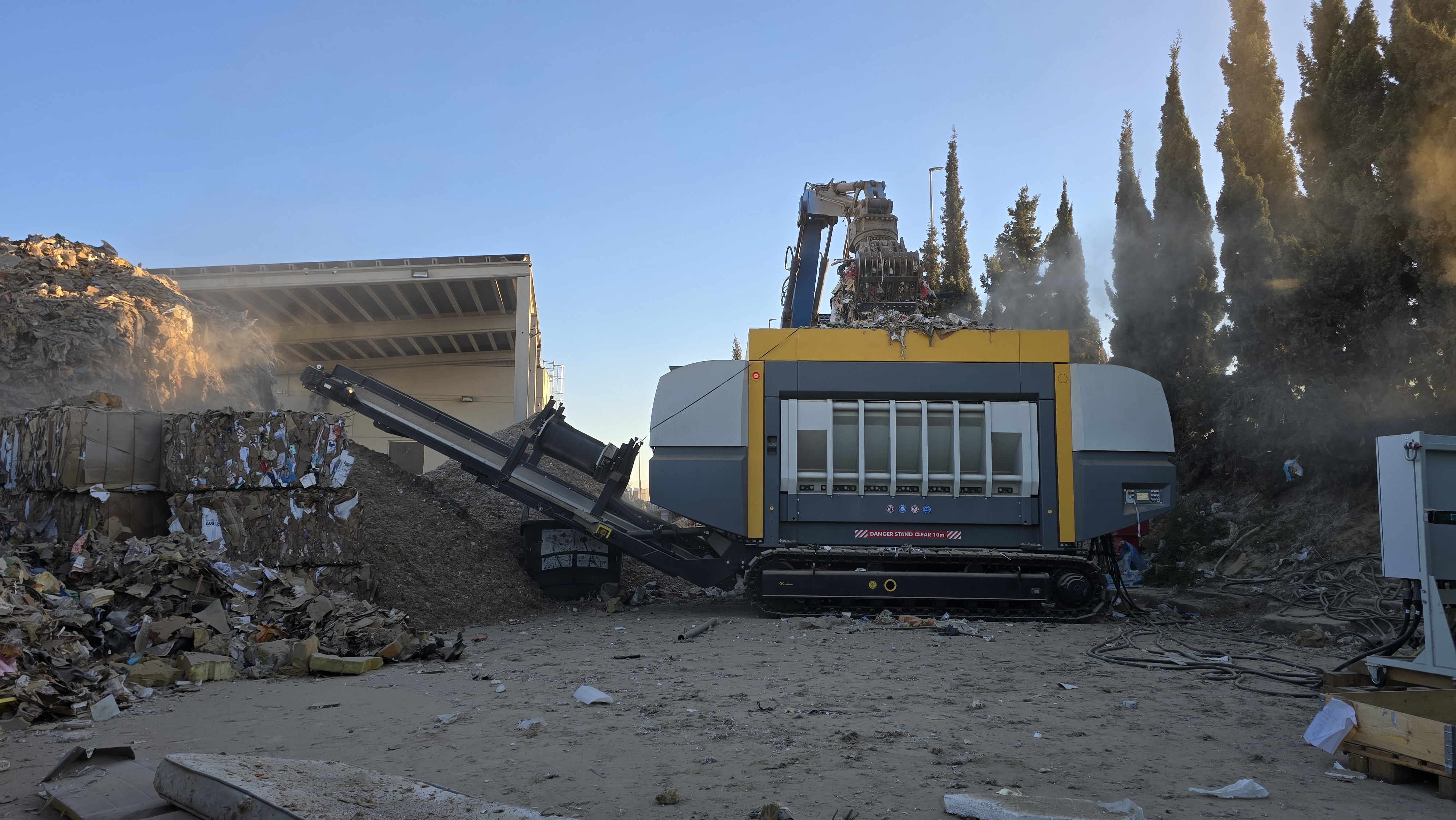 UNTHA XR3000C revoluciona la eficiencia en planta de valorización de residuos en España  