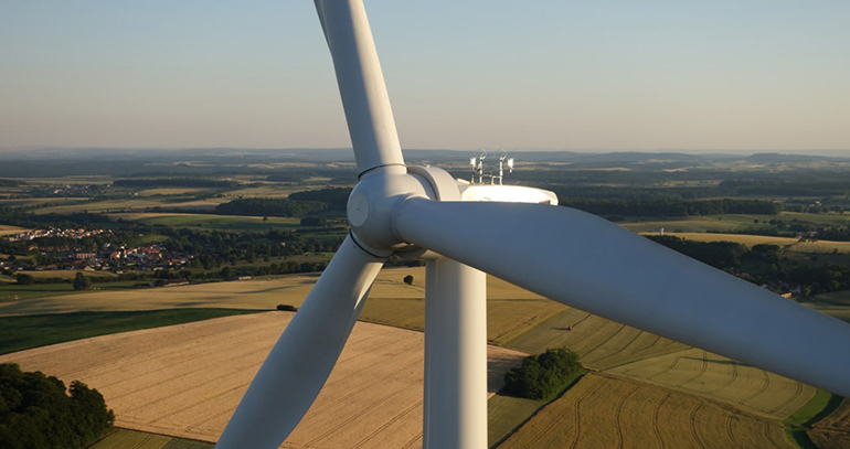 El MITECO acelera las energías renovables con más beneficios sociales y nuevas zonas prioritarias