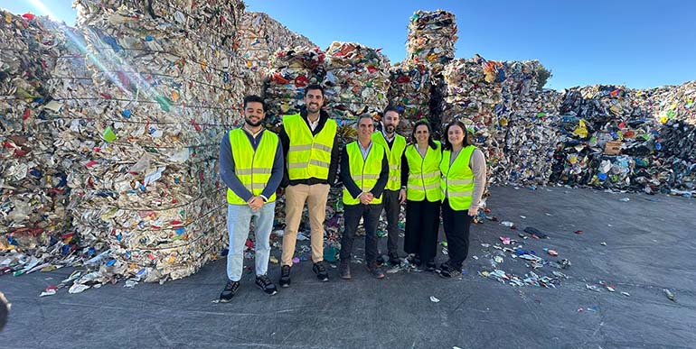 Industria y Transición Ecológica constatan en Eslava Plásticos la fortaleza y los riesgos del reciclado español