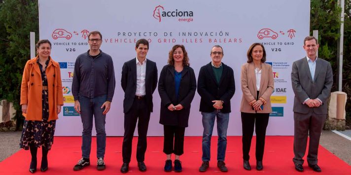 La red de 16 cargadores bidireccionales permite recargar con electricidad renovable los vehículos o recuperar la energía de sus baterías para autoconsumo o inyectarla en la red