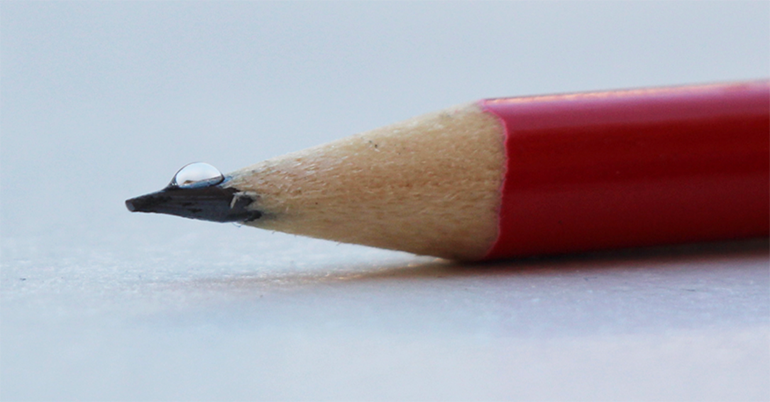 Un hallazgo del CSIC mejora el conocimiento del agua sobre el grafito