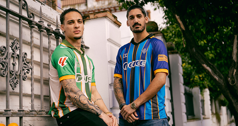 El Real Betis presenta la primera camiseta fabricada con naranjas para reivindicar el arbolado urbano