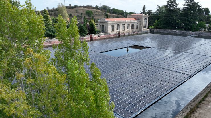 Canal de Isabel II estrena su primera instalación  fotovoltaica flotante para producir energía limpia y renovable