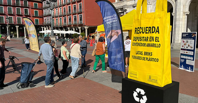 Castilla y León distribuirá 120.000 bolsas reutilizables para fomentar la recogida selectiva de residuos