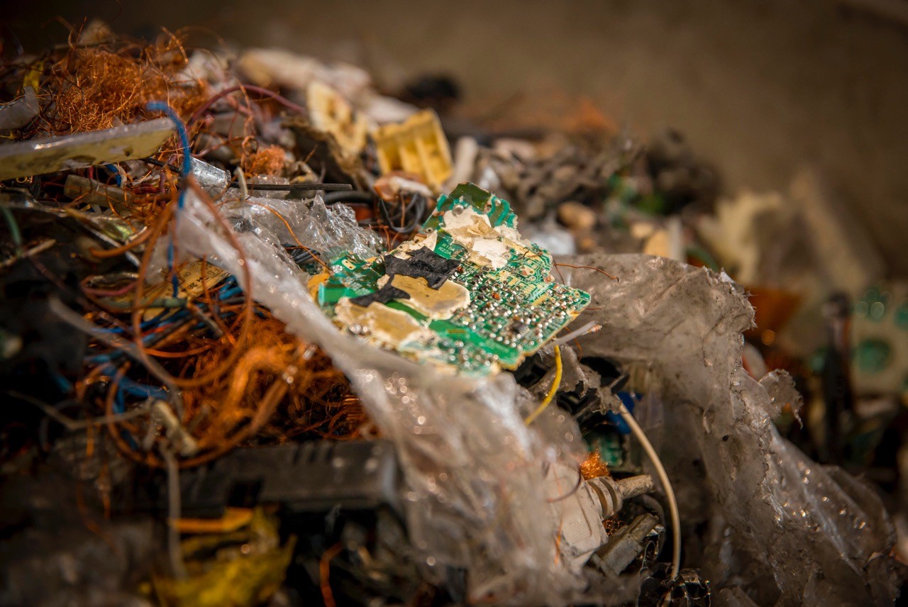 Según el Global E-scrap Monitor 2020 de Naciones Unidas, los residuos electrónicos mundiales alcanzarán los 74 millones de toneladas métricas (Mt) en 2030