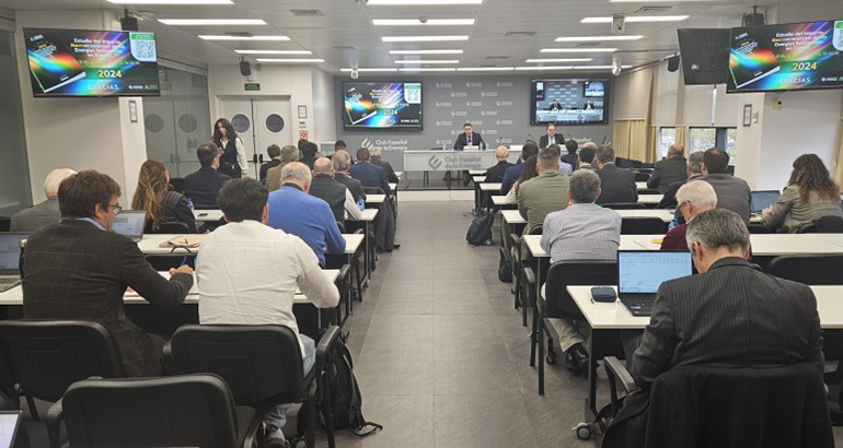 Estancamiento del sector renovable a la espera del despertar de la demanda y nueva regulación