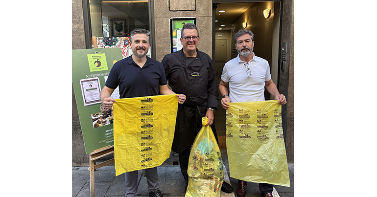 La Mancomunidad de la Comarca de Pamplona y Ecoembes repartirán 20.000 bolsas amarillas para impulsar el reciclaje durante San Fermín