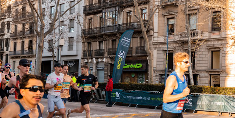 La Hyundai Mitja Marató by Brooks impulsa el reciclaje de envases junto a ECOTIC Envases en Barcelona